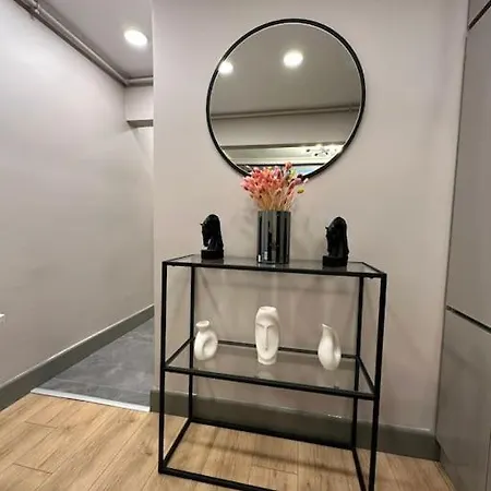 Luxury Furnished 2+1 Garden Flat